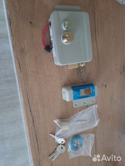 Замок электромеханический