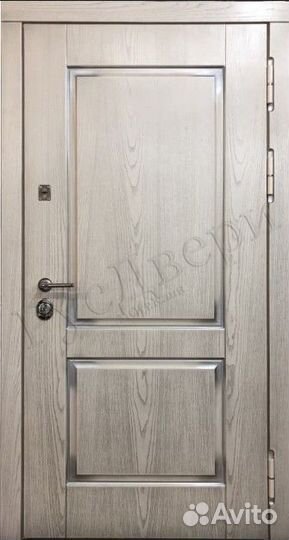 Металлическая входная дверь с зеркалом шпон