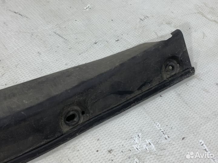 Уплотнитель крыла пер прав CX-9