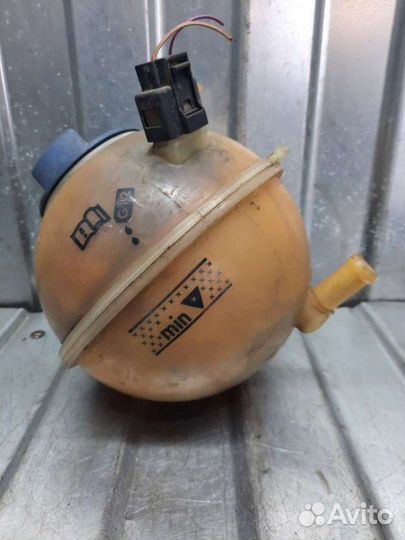 Расширительный бачок Volkswagen Golf 4 хэтчбек 1.6