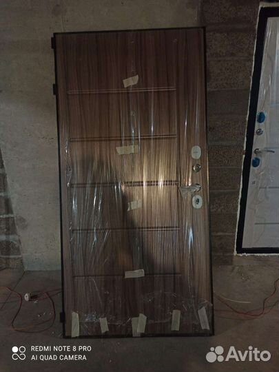 Дверь входная металлическая новая