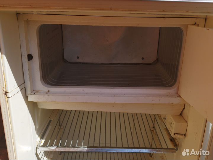 Холодильник бу рабочий 1990 года