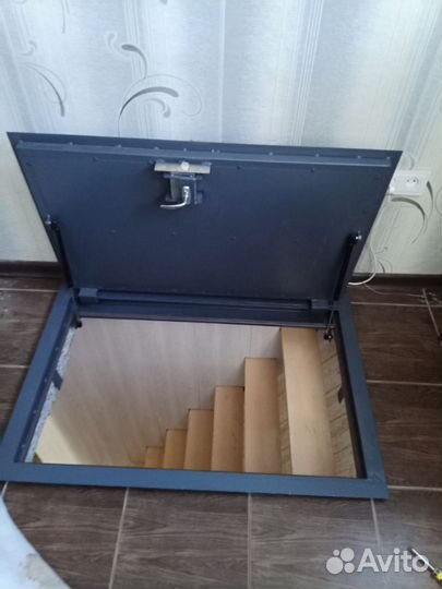 Люк в подвал напольный с амортизаторами 808*687