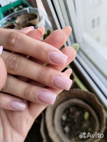 Начинающий мастер маникюра