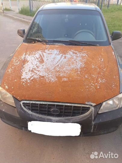 Капот на Hyundai Accent