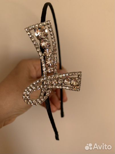 Ободок для волос со стразами Италия новый