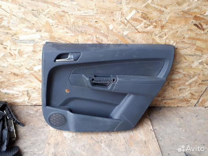Обшивка двери задней правой Opel Zafira B 2005-20