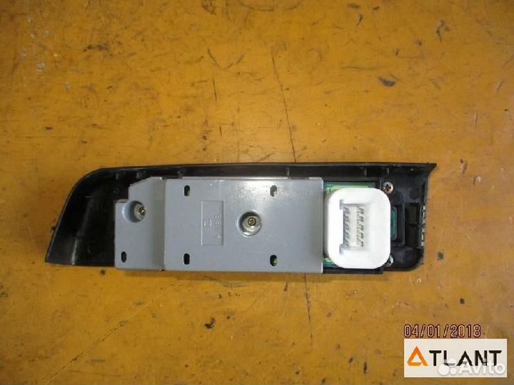 Блок упр. стеклоподьемниками передний правый niss