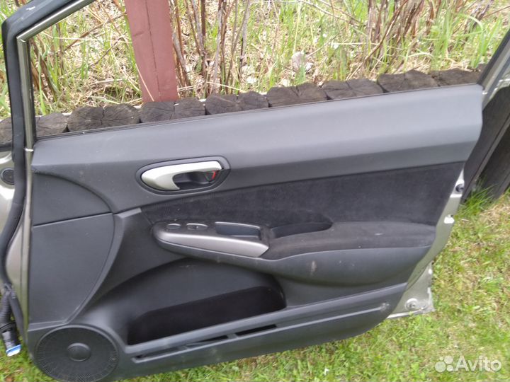 Продам двери для хонда цивик 4д после дтп