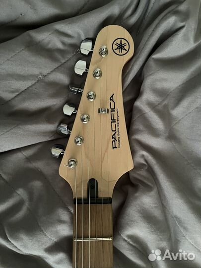 Yamaha pacifica 012(в новом состоянии)
