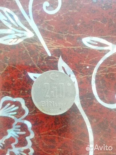 Продам монету 250 lira