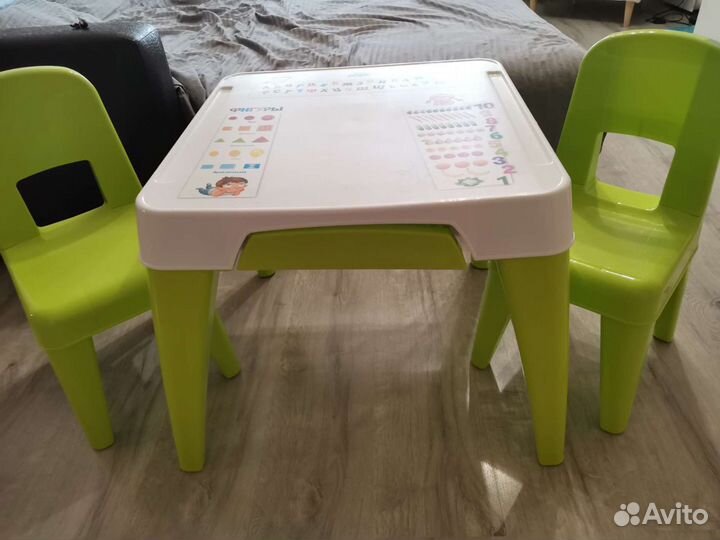 Стол детский + 2 стульчика