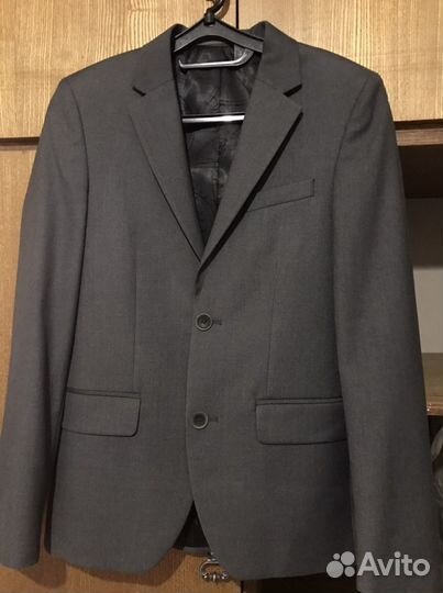 Новый школьный пиджак для мальчика