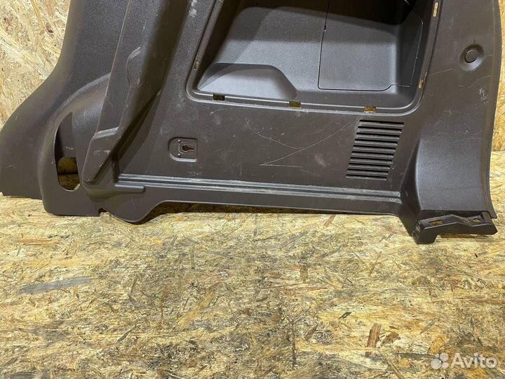 Обшивка отсека багажника правая нижняя Opel Mokka