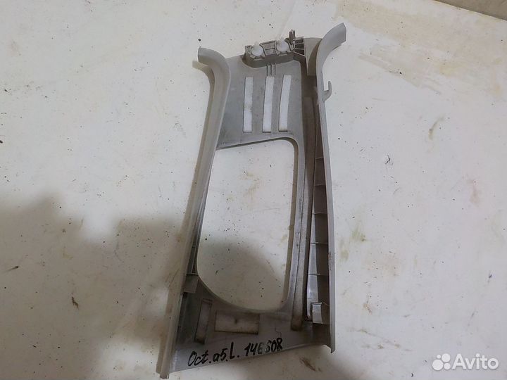 Накладка средней стойки skoda octavia A5