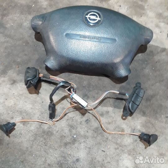 Подушка безопасности водителя Опель Вектра Б