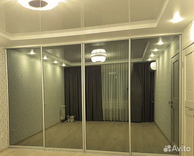 Шкаф с зеркалом