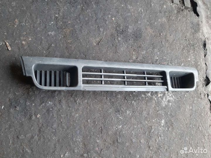 Решетка переднего бампера Фольксваген T5