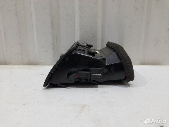 Дефлектор воздушный правый в торпедо Volkswagen