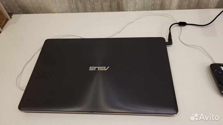 Ноутбук asus в хорошем состоянии