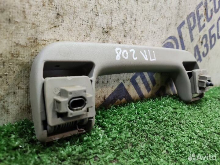 Ручка потолка передняя левая Audi A4 B6 седан 1.8