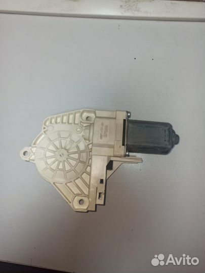 Моторчик стеклоподъемника правый Q7 4L0959802B