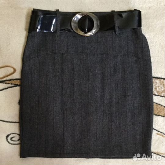 Юбка-карандаш серая с поясом