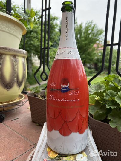 Коллекционная бутылка Карабиньеры Монако