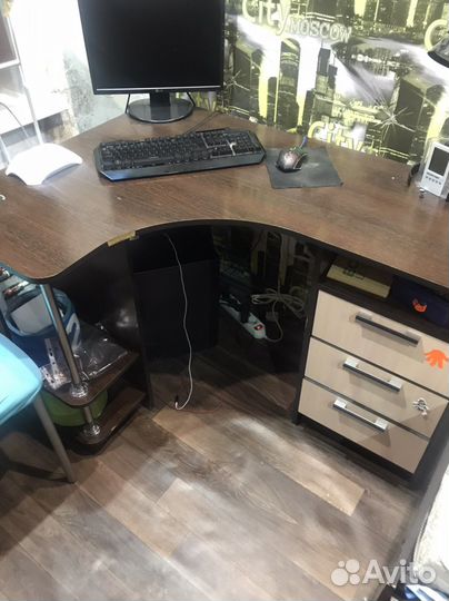 Угловой стол школьника