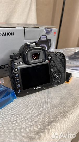 Зеркальный фотоаппарат canon 5D mark iv
