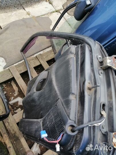 Дверь Nissan Avenir w10