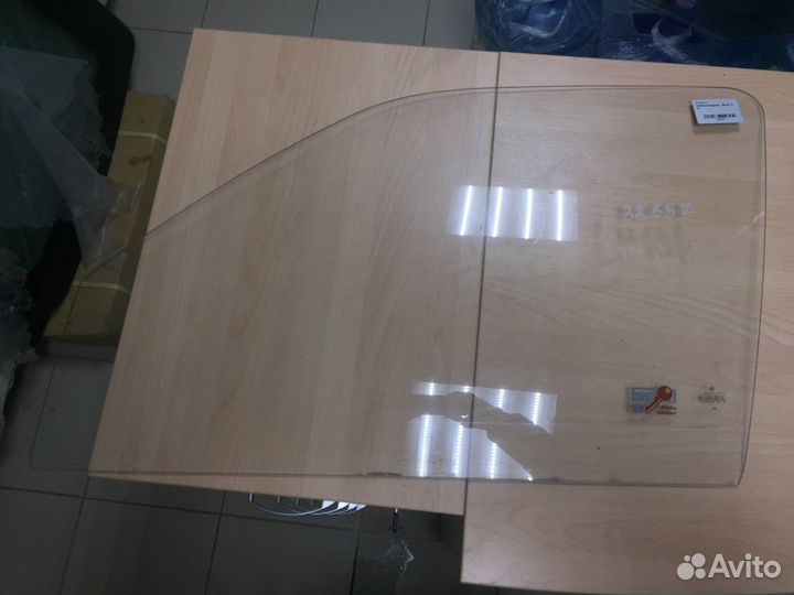 Стекло дверное переднее левое Volkswagen Golf 3