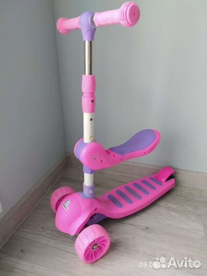 Музыкальный светящий самокат- беговел 2 в 1