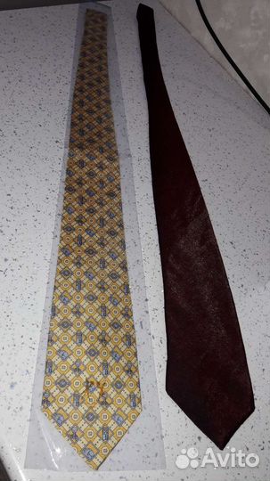 Галстук новый, Франция