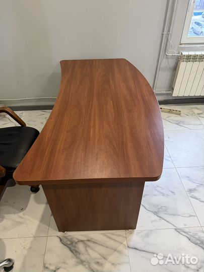 Стол директора