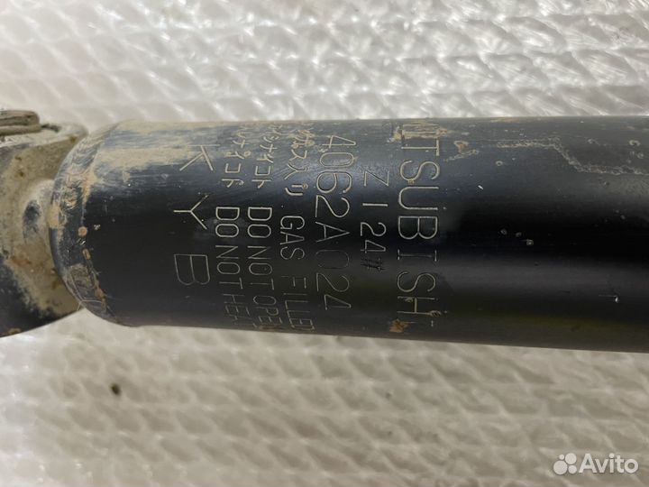 Амортизатор передний Mitsubishi Pajero Паджеро 4