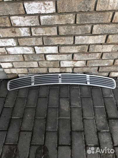 Решетка капота с форсунками mercedes 211