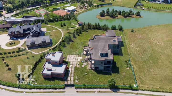 Дом 1000 м² на участке 55 сот.