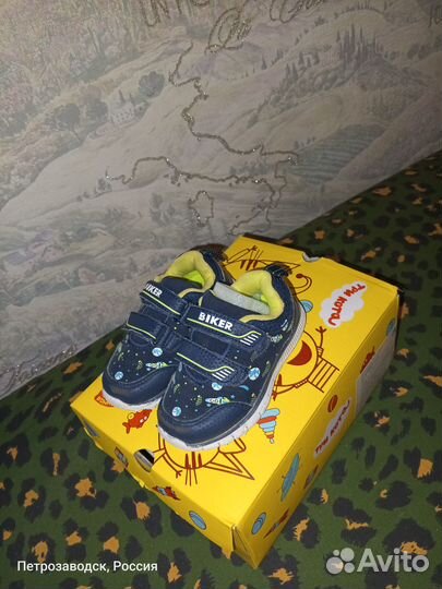 Кроссовки детские 22 размер