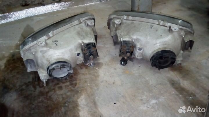 Фары на Toyota Rav4