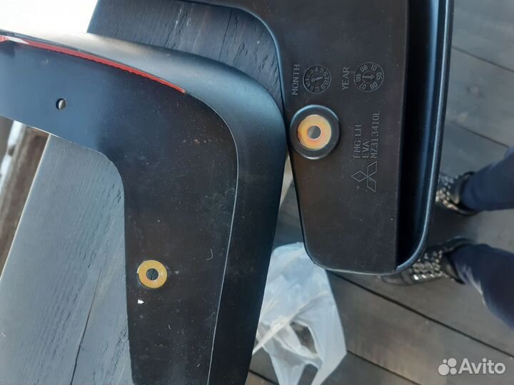 Брызговики Митсубиси colt