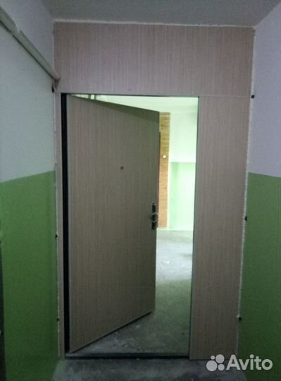 Дверь Металл., с обшивкой Д С П (светлый дуб)