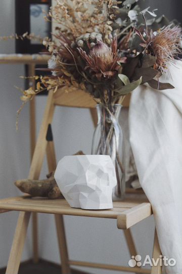 Кашпо череп