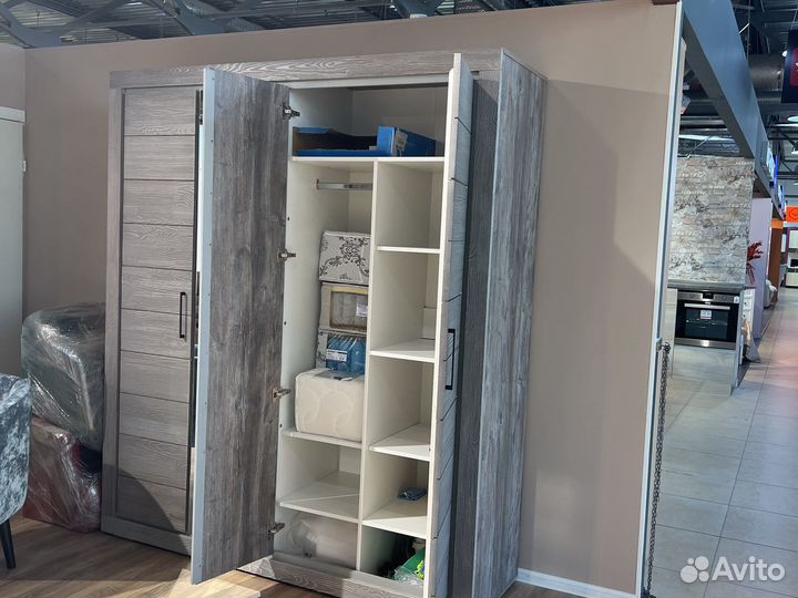 Спальный гарнитур массив