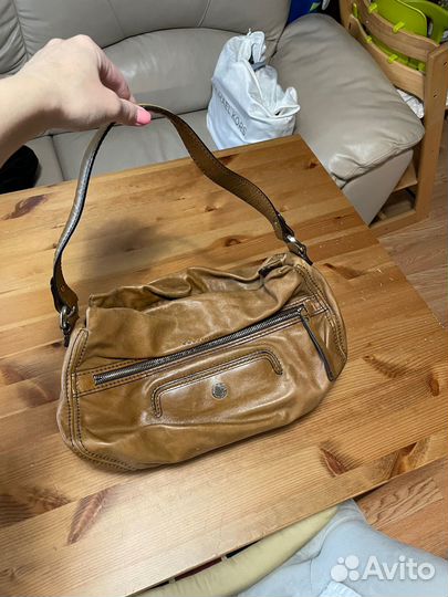 Продается кожаная сумка Coccinelle