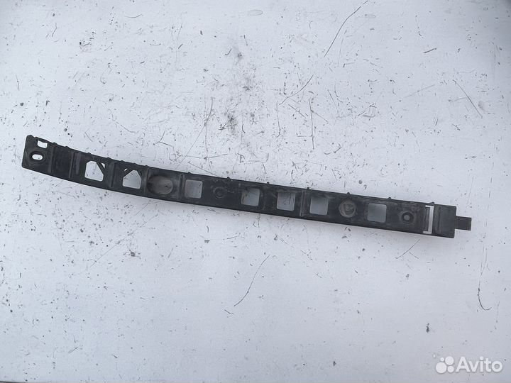 Кронштейн заднего бампера правый Skoda Fabia 1