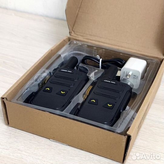 Рация-радиостанция в комплекте с наушниками