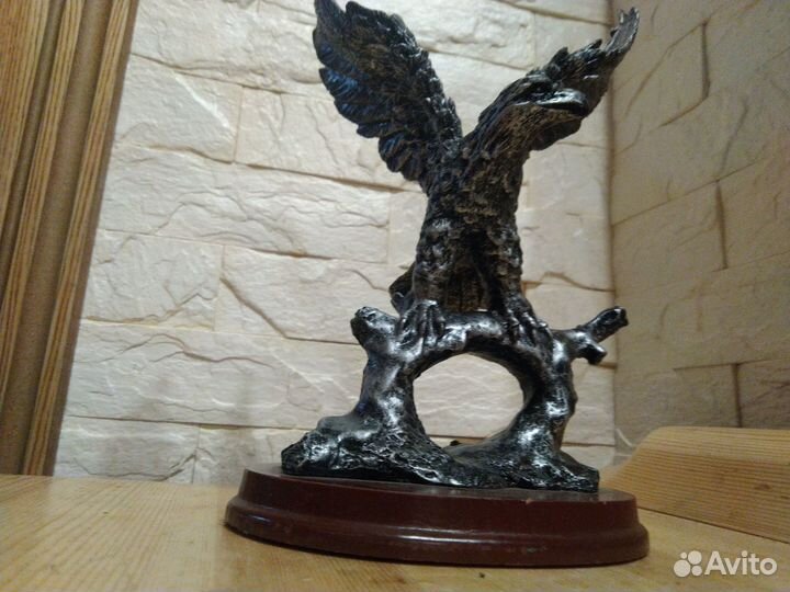 Фигурка орёл