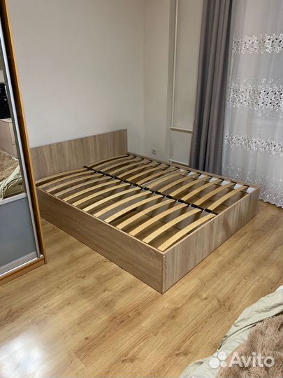 Кровать