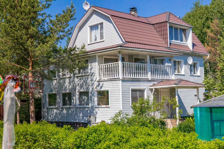 Дача 221 м² на участке 15 сот.